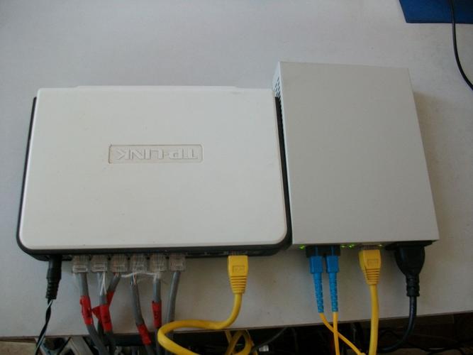 光纤连接器pei_光纤连接器怎么接路由器